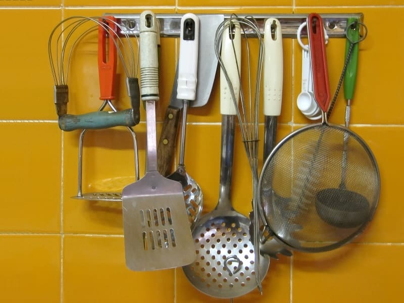 cleaning and sanitizing kitchen utensils