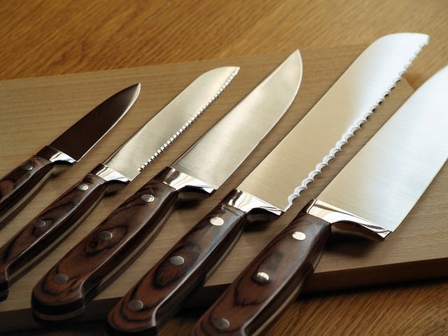 Where to store knives in kitchen
